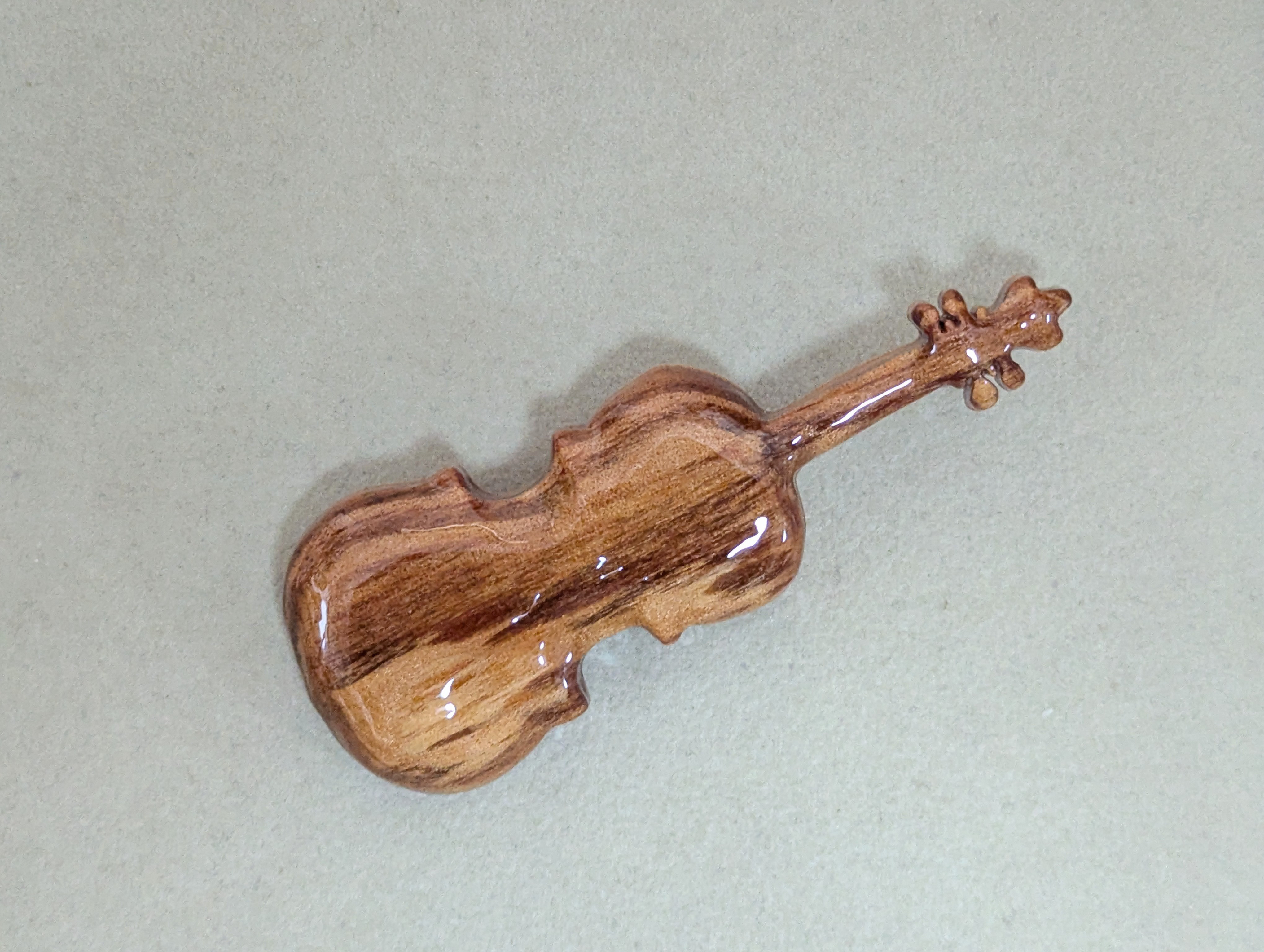 木製　ブローチ　（　バイオリン　）