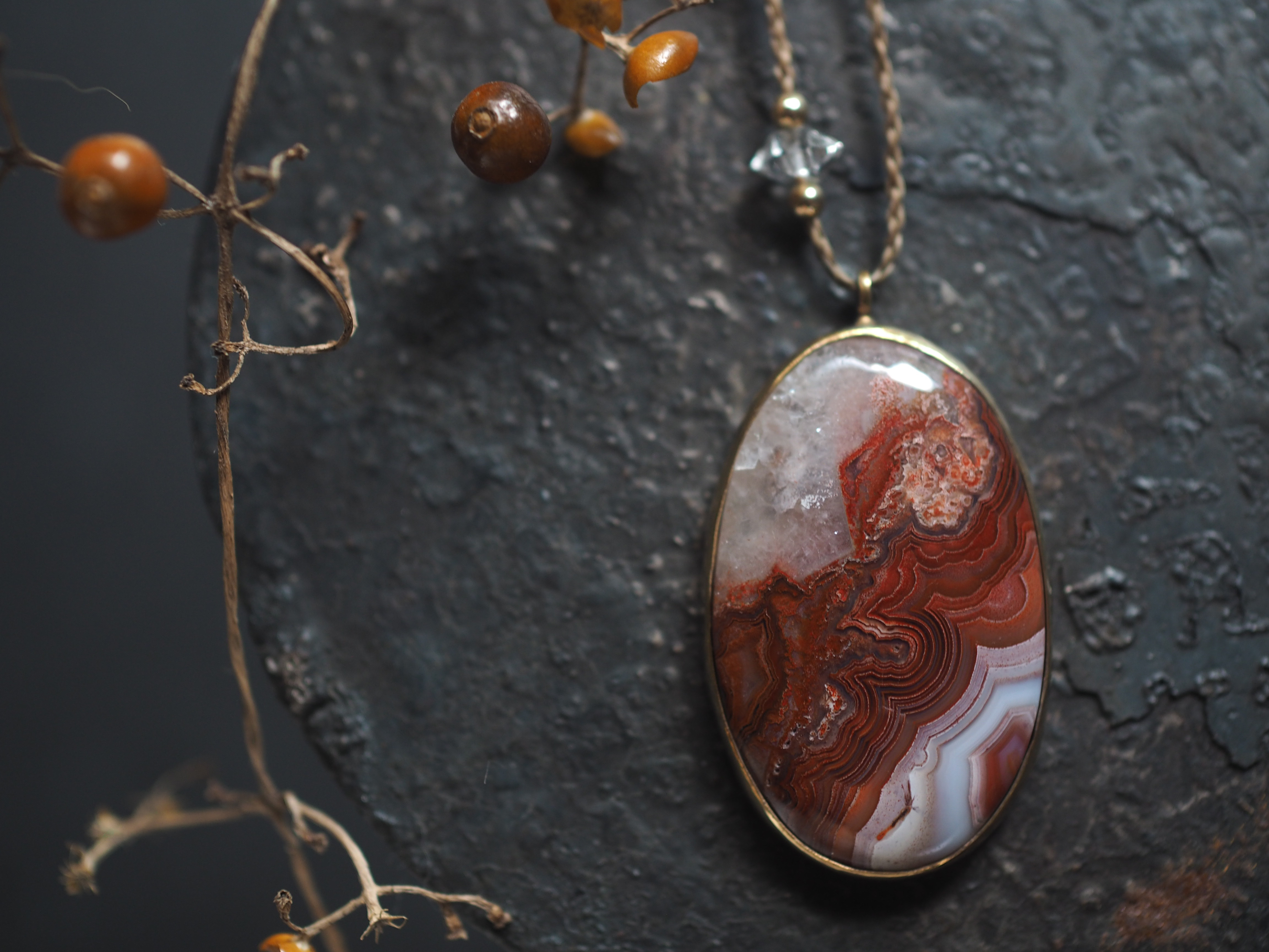 crazy lace agate brass necklace (kakou)