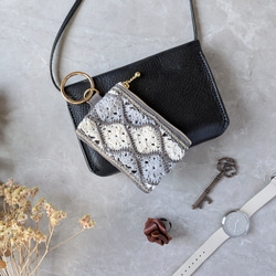 手のひらサイズ　カラビナを付けてチャームにも✦　モロッカンモチーフのミニポーチ　sサイズ 3枚目の画像