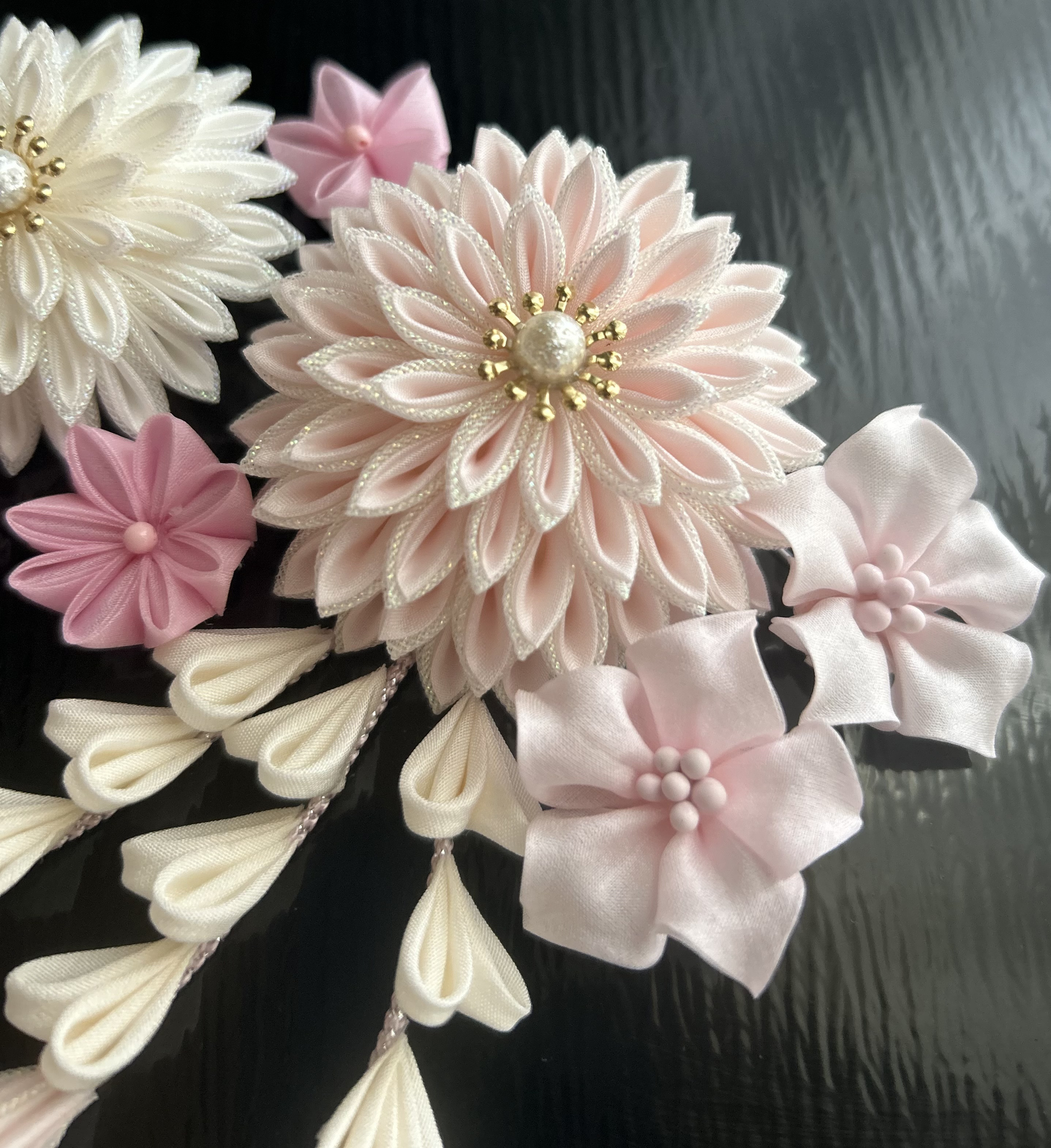 【即日発送】つまみ細工　成人式髪飾り（桜色、シャーパール）