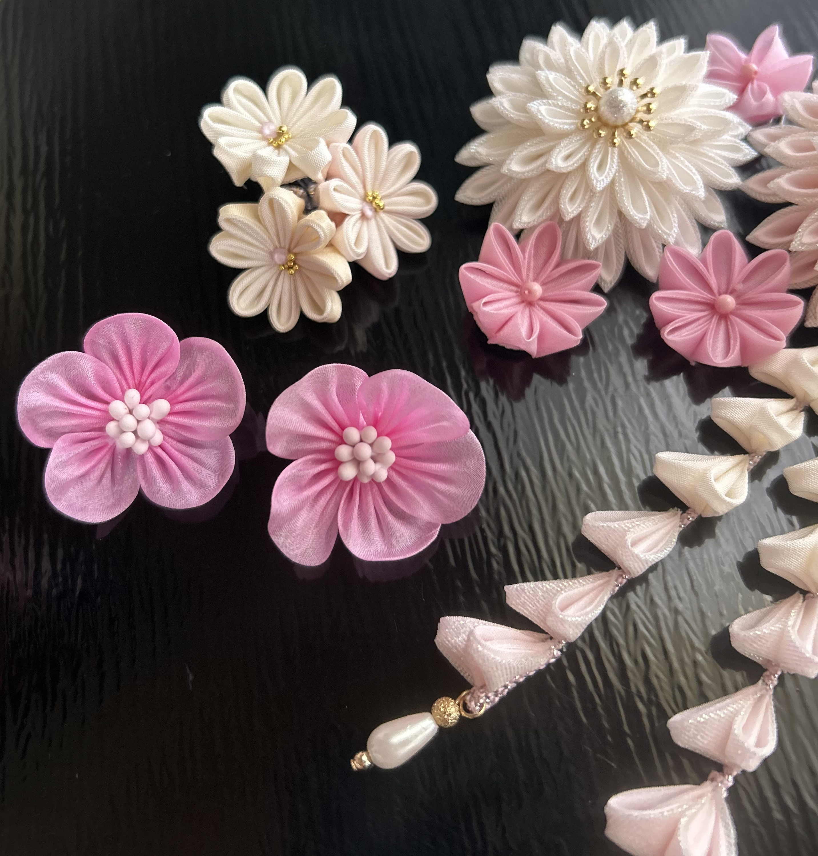 【即日発送】つまみ細工　成人式髪飾り（桜色、シャーパール）