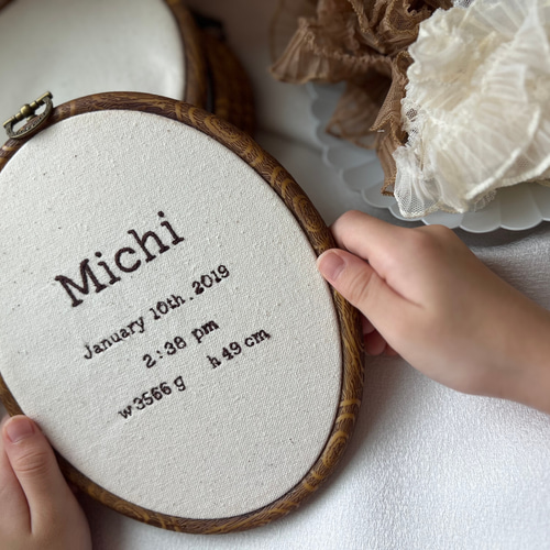 刺繍命名書】オーバル刺繍枠 刺繍命名書、命名書、誕生日 、ハーフ