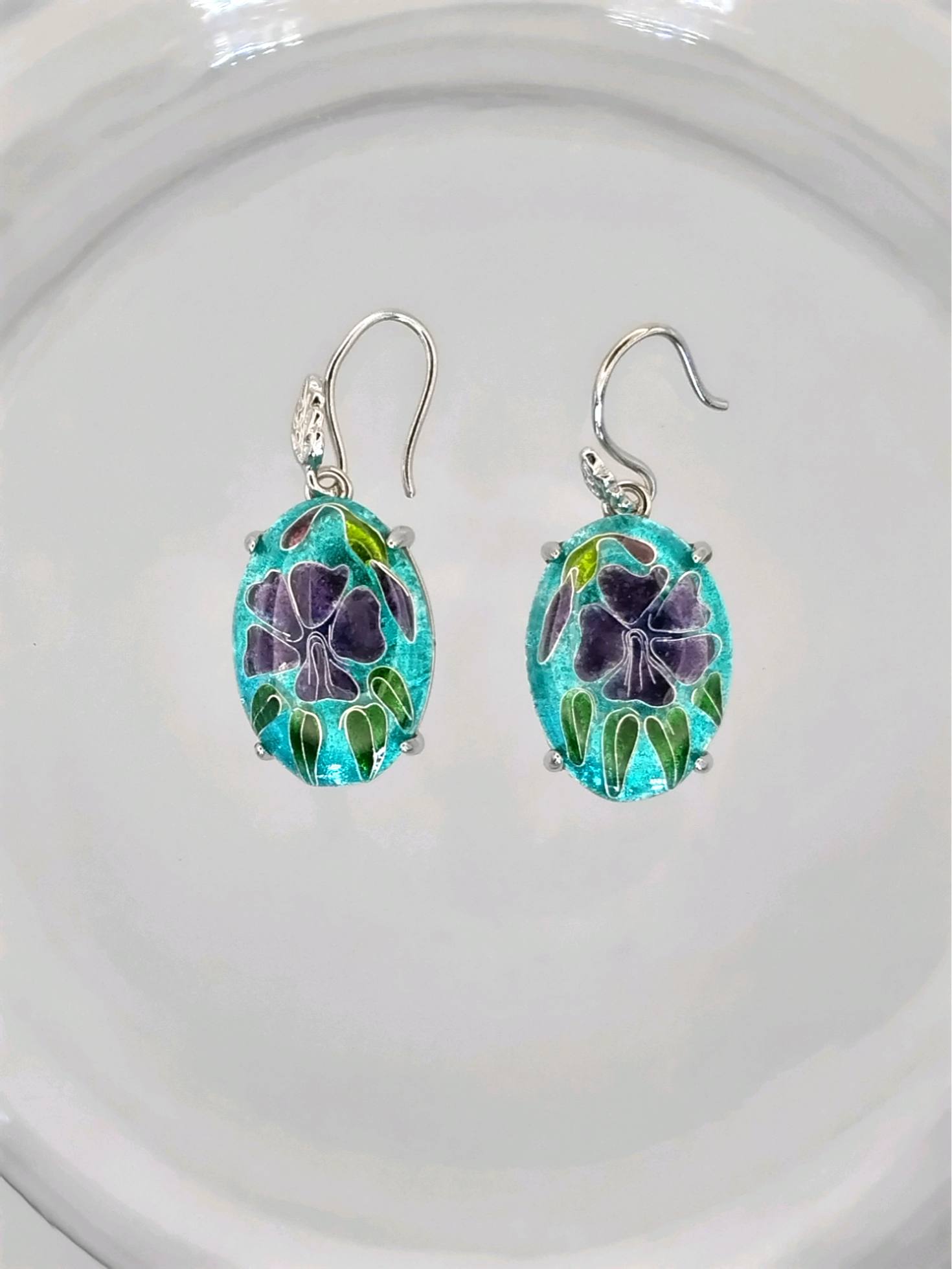 SV製 七宝焼 ピアス「街かどのスミレちゃん」