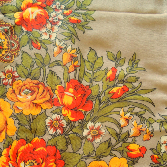 【お取り寄せ】フラワースカーフ 3枚目の画像