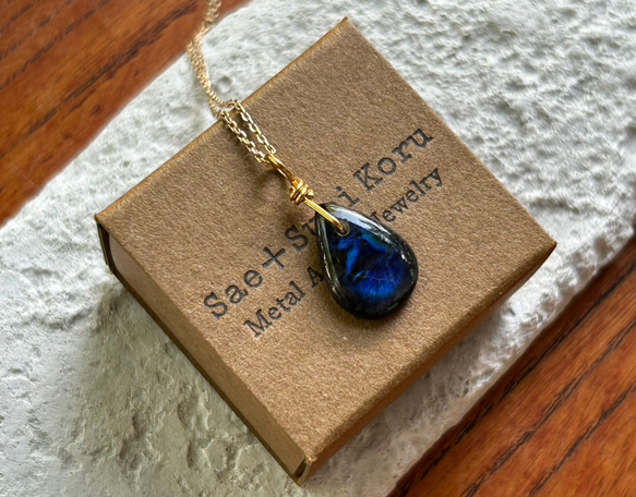 K２４純金◇フィンランドの宝石◇スペクトロライト（スペクトルライト）ペンダントトップ 1枚目の画像