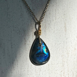 K２４純金◇フィンランドの宝石◇スペクトロライト（スペクトルライト）ペンダントトップ 4枚目の画像