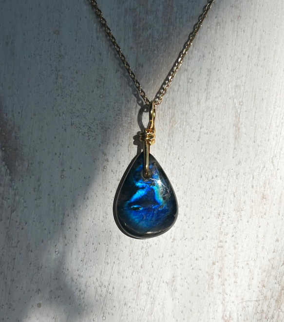 K２４純金◇フィンランドの宝石◇スペクトロライト（スペクトルライト）ペンダントトップ 6枚目の画像