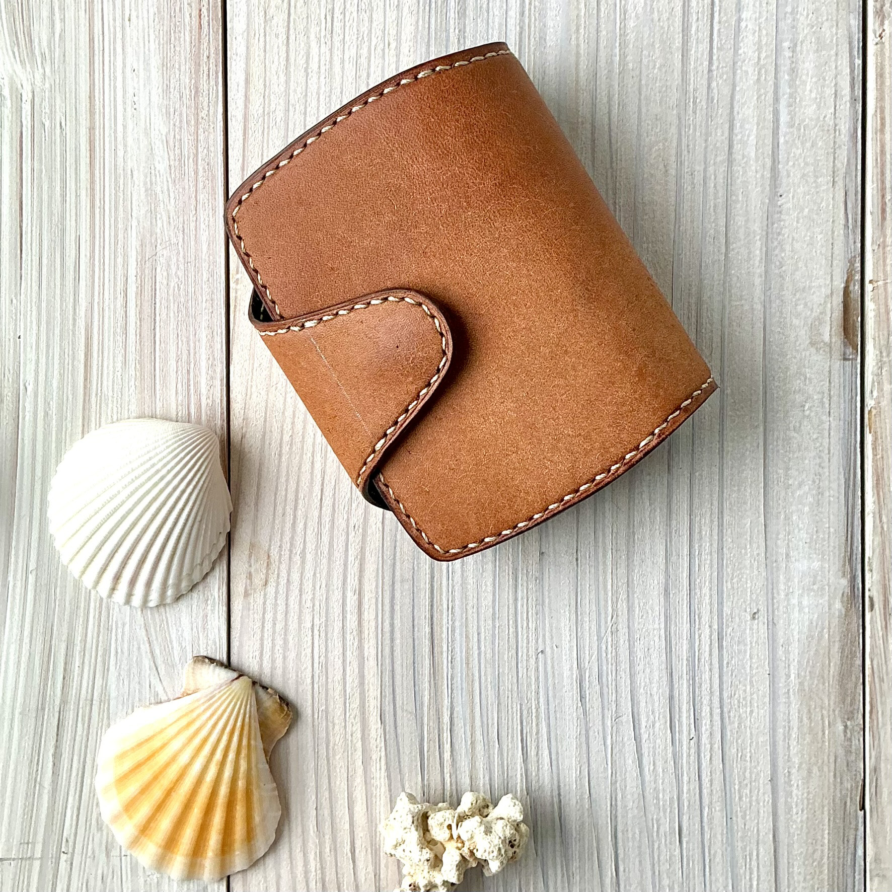貝殻型ミニウォレット　ブラウン　イタリアンレザー　総手縫い仕上げ　送料無料