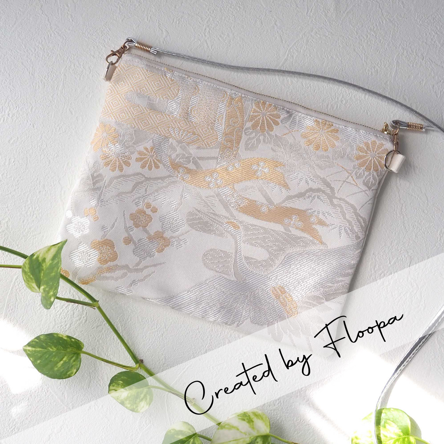 【一点物】着物帯リメイク｜白地に金銀の鶴文様サコッシュ（和装バッグ/クラッチ/ポシェット）