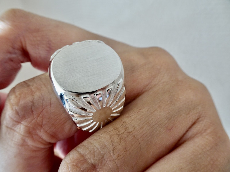 仁尾彫金『太陽の楕円印台リング、ヘアライン』ハンドメイド467