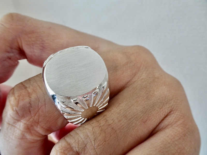 仁尾彫金『太陽の楕円印台リング、ヘアライン』ハンドメイド467