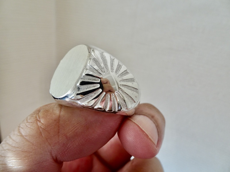 仁尾彫金『太陽の楕円印台リング、ヘアライン』ハンドメイド467