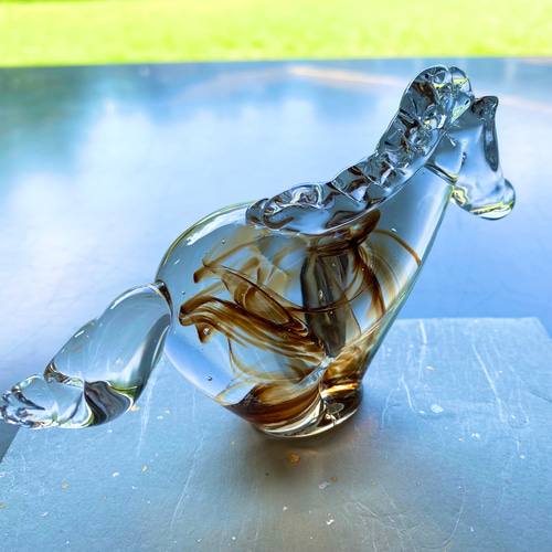 ガラス工芸 馬と騎手 躍動感あふれるインテリア置物 カウボーイ 馬 午年 干支 午 置物 馬 うま 2026年 ガラス/ 硝子午金板り /粗品 販促