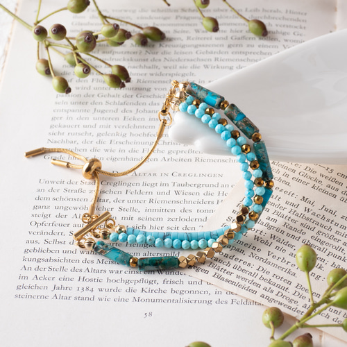 ターコイズ×ゴールドの3連ブレスレット 重ね付け ビーズブレスレット