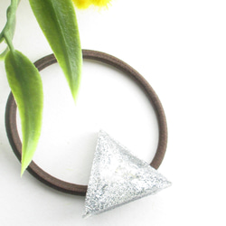 クォーツが頬ずりするように、この三角もツルツル滑ります♪(ぼぼ屋のヘアゴム)SH239 1枚目の画像