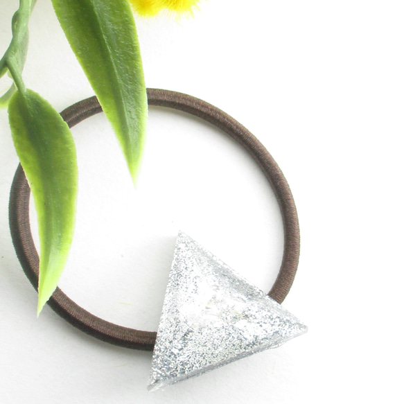 クォーツが頬ずりするように、この三角もツルツル滑ります♪(ぼぼ屋のヘアゴム)SH239 1枚目の画像