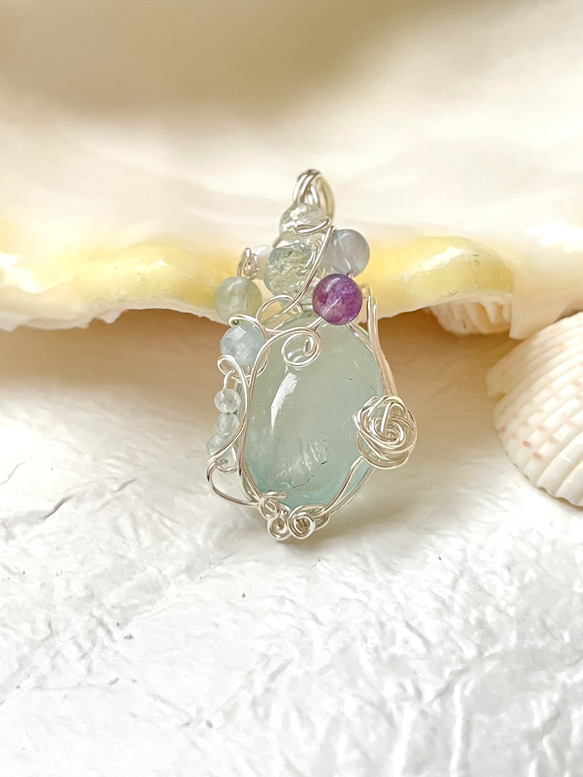 エンジェルフェザーフローライトペンダントトップ