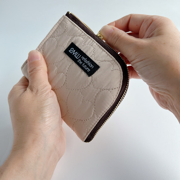 【数量限定】カスタマイズできるL字ファスナー財布／ベージュハートキルティング／スリム／大きく開く／大容量 1枚目の画像