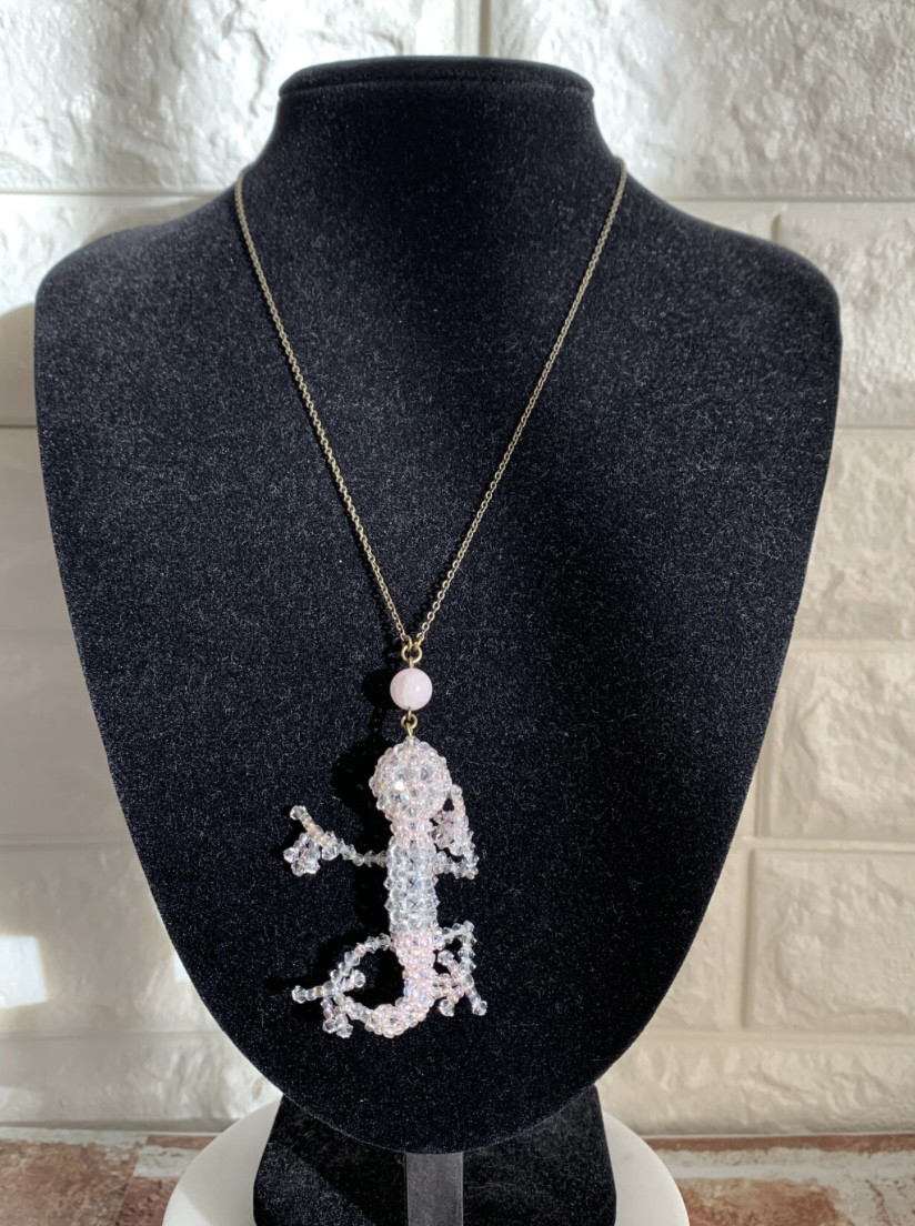 シルエットヤモリキラキラネックレス♪（ローズクォーツ）