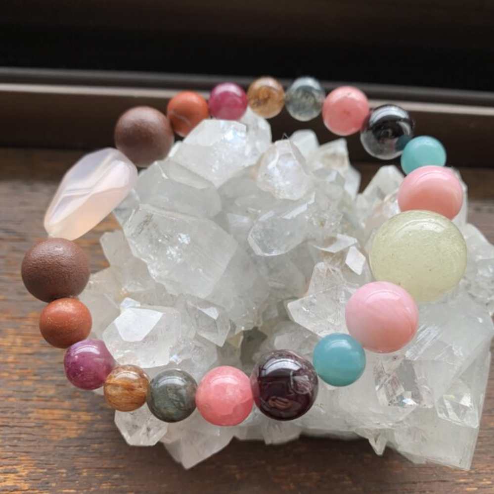 おもちゃ箱的ブレスレット（リビアングラス）