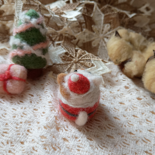 幸せをお届けするサンタクロース シマネコさん 羊毛フェルト