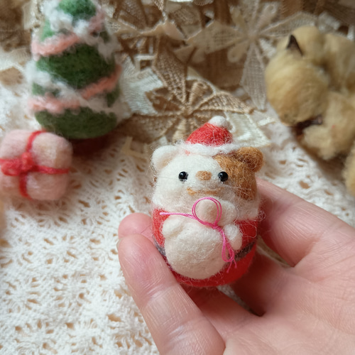 幸せをお届けするサンタクロース シマネコさん 羊毛フェルト