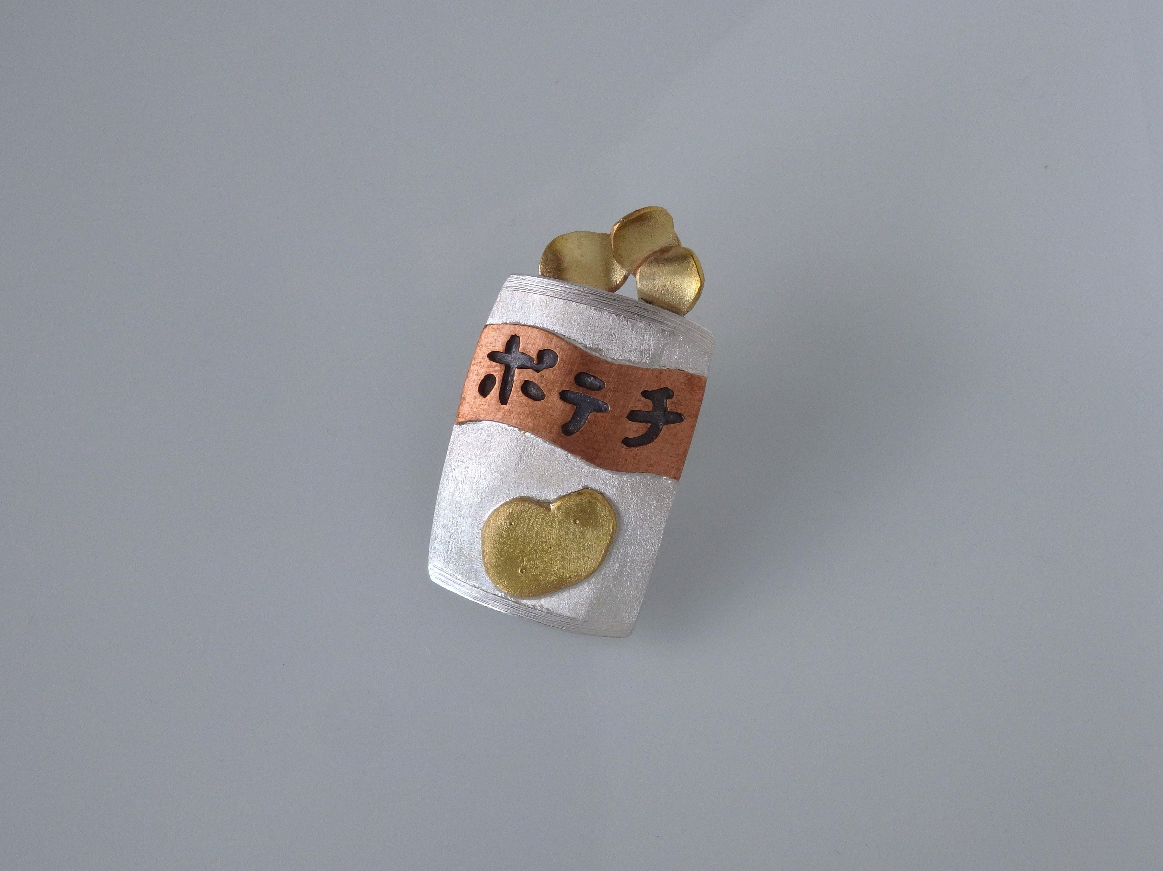 メタルポテチのピンズ