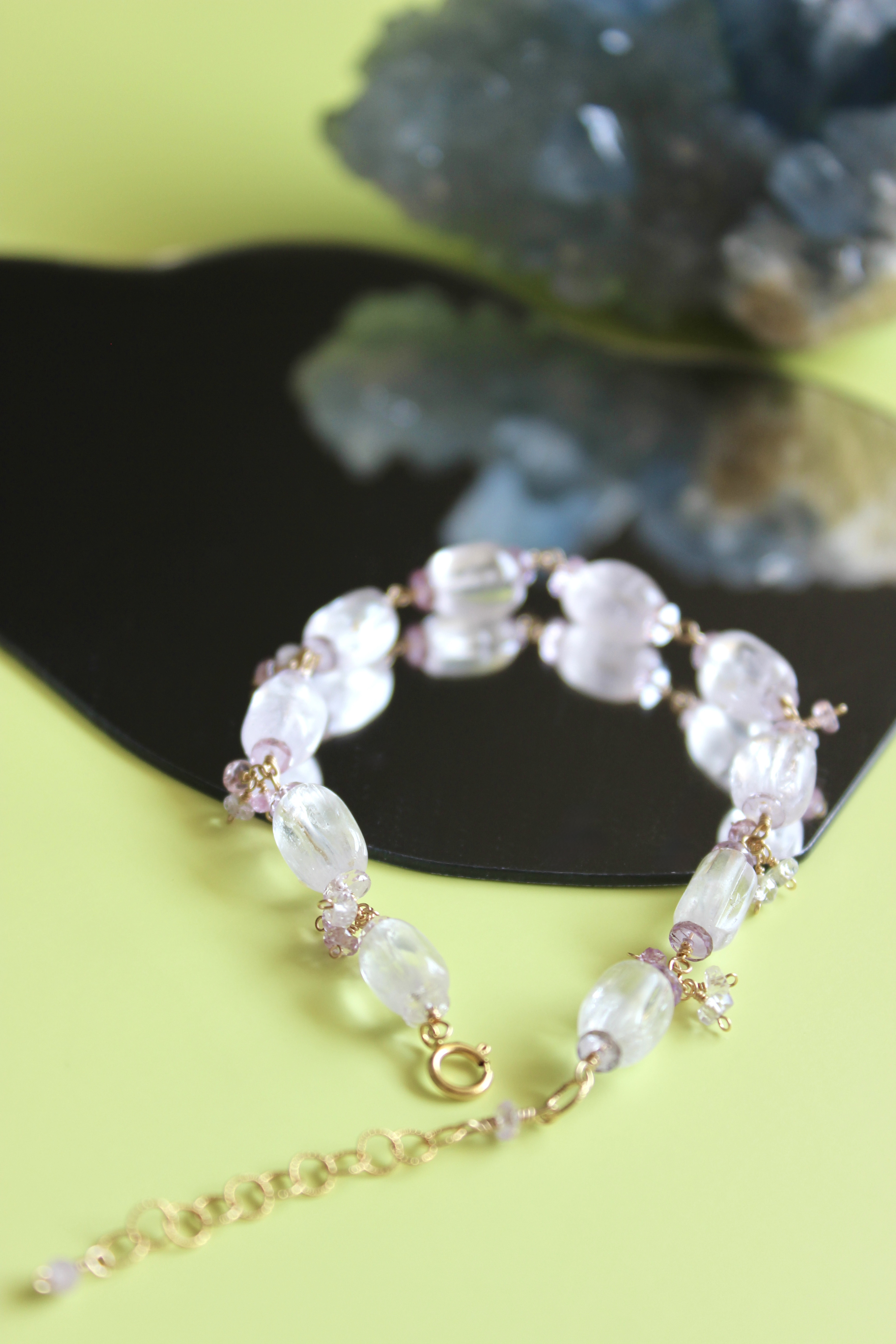 クンツァイトとサファイヤのブレスレット