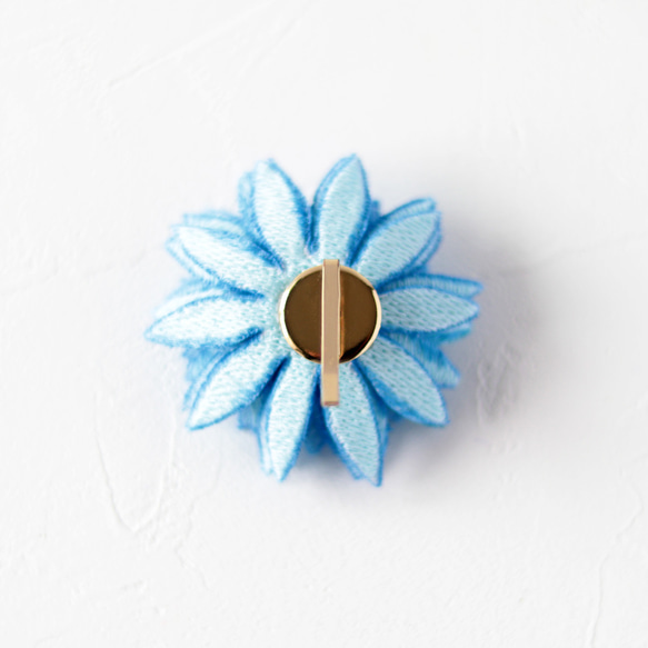 アクアブルーの立体刺繍ダリアポニーフック 3枚目の画像