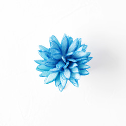 アクアブルーの立体刺繍ダリアポニーフック 2枚目の画像