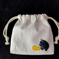 ハロウィン⭐︎『黒猫とかぼちゃ』手描きコットンリネン巾着 ベージュ 2枚目の画像