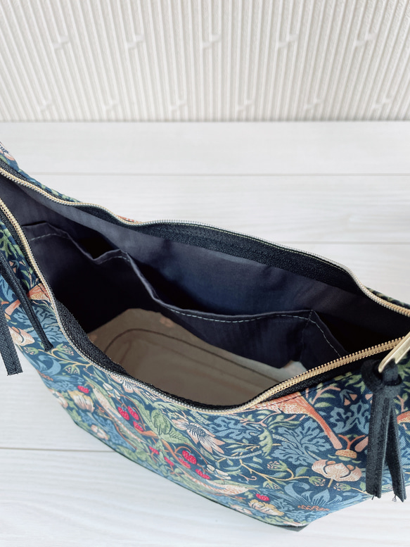 倉敷帆布　ウィリアムモリス　いちご泥棒　2way　ショルダーバッグ　軽量　自立　ホーボーバッグ　ハーフムーンバッグ　　 5枚目の画像