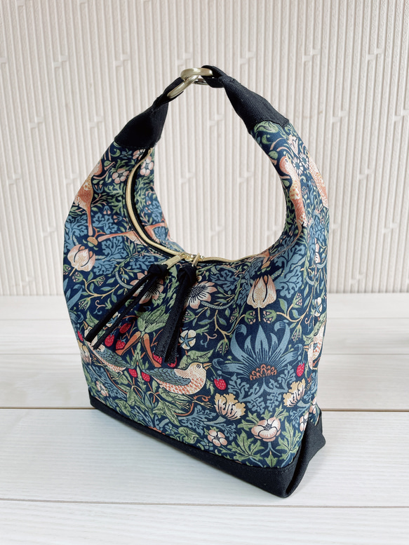 倉敷帆布　ウィリアムモリス　いちご泥棒　2way　ショルダーバッグ　軽量　自立　ホーボーバッグ　ハーフムーンバッグ　　 3枚目の画像