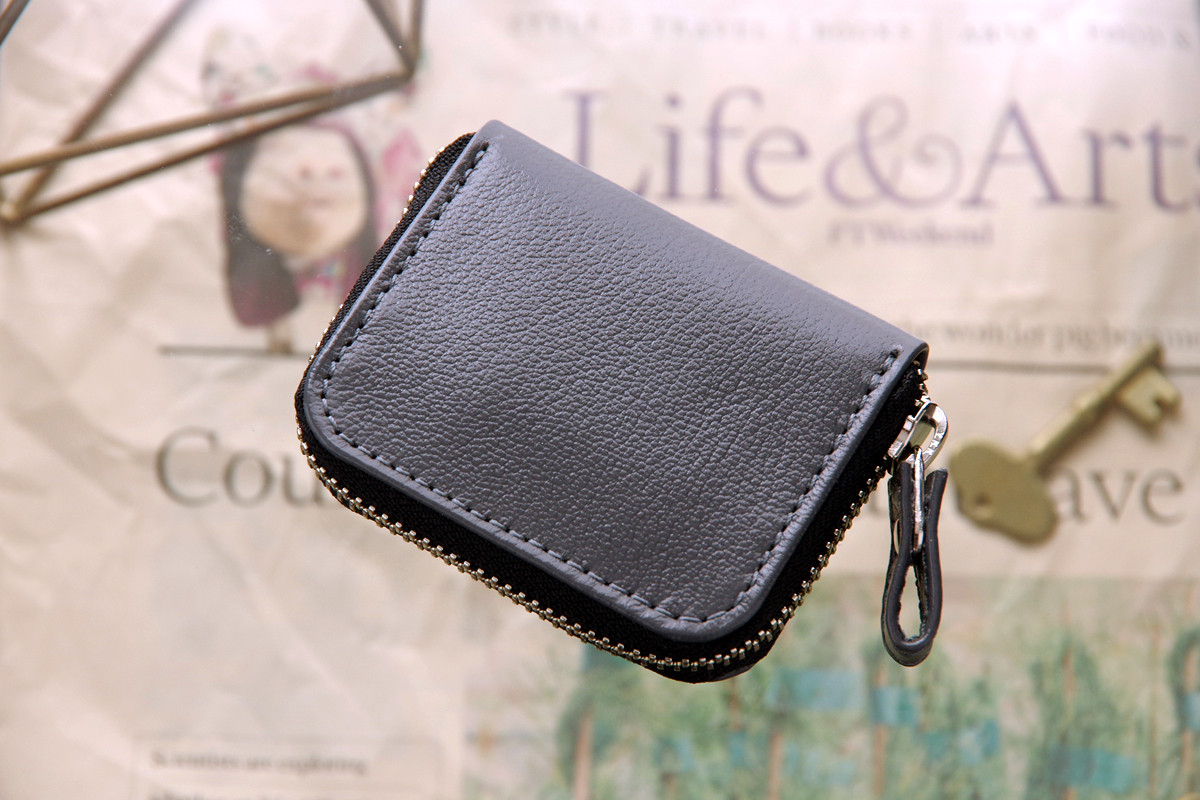 一点もの《CHLOE》◇ラウンドファスナー小銭入れ◇スリム　ピンク　LE115