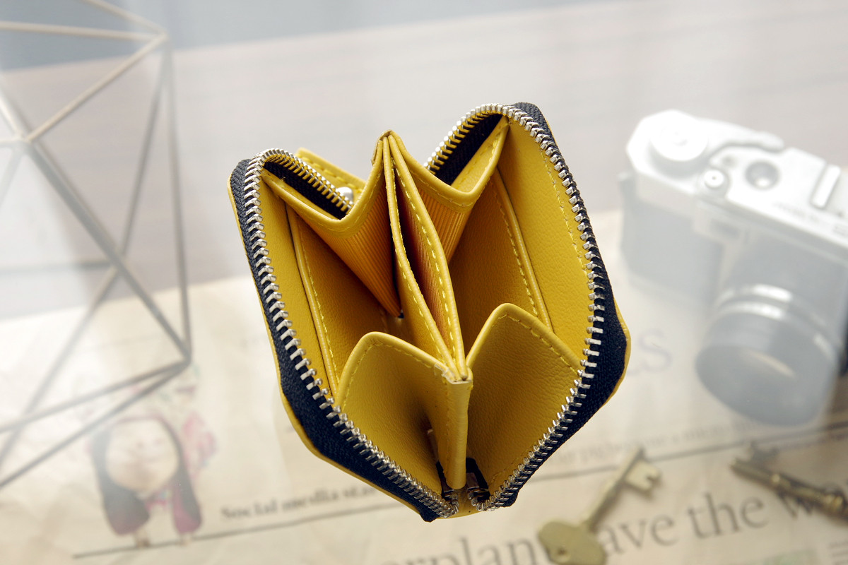 一点もの《CHLOE》◇ラウンドファスナー小銭入れ◇スリム　ピンク　LE115