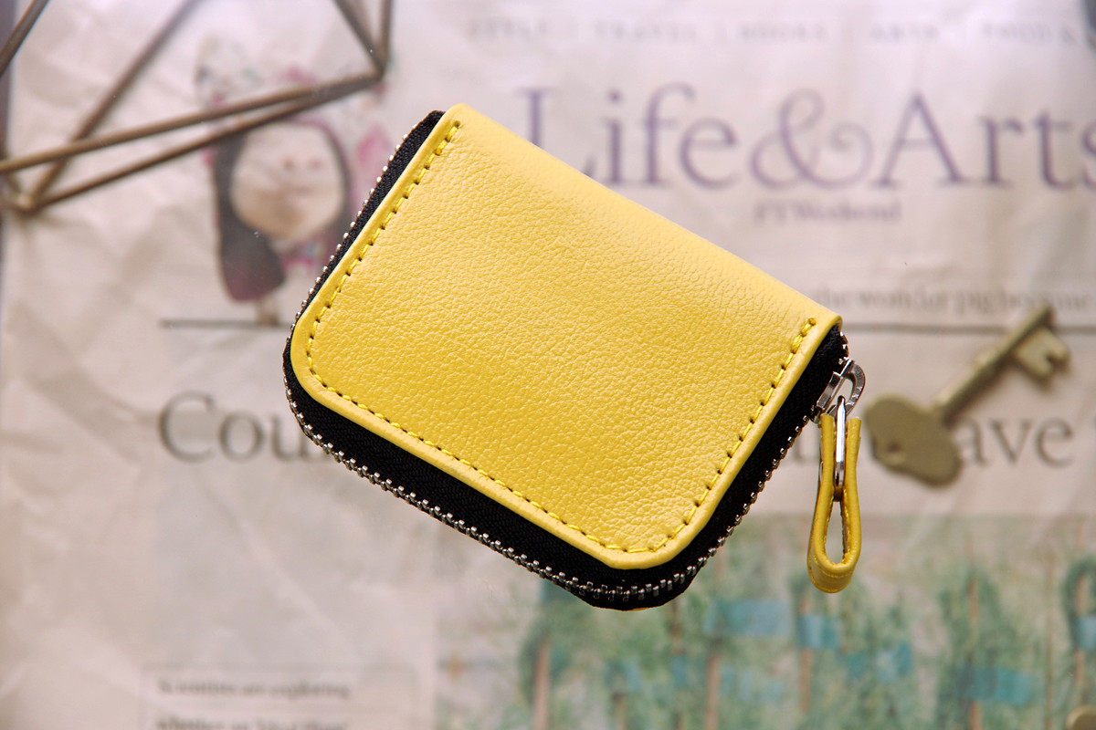 一点もの《CHLOE》◇ラウンドファスナー小銭入れ◇スリム　ピンク　LE115