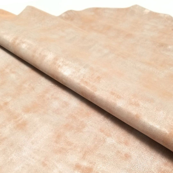 【1枚革】イタリアンキッドスエード ＊ アンチックメタリック加工 ＊ ピンクベージュ ＊M485 1枚目の画像