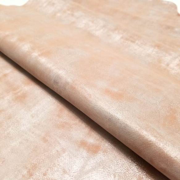 【1枚革】イタリアンキッドスエード ＊ アンチックメタリック加工 ＊ ピンクベージュ ＊M485 2枚目の画像