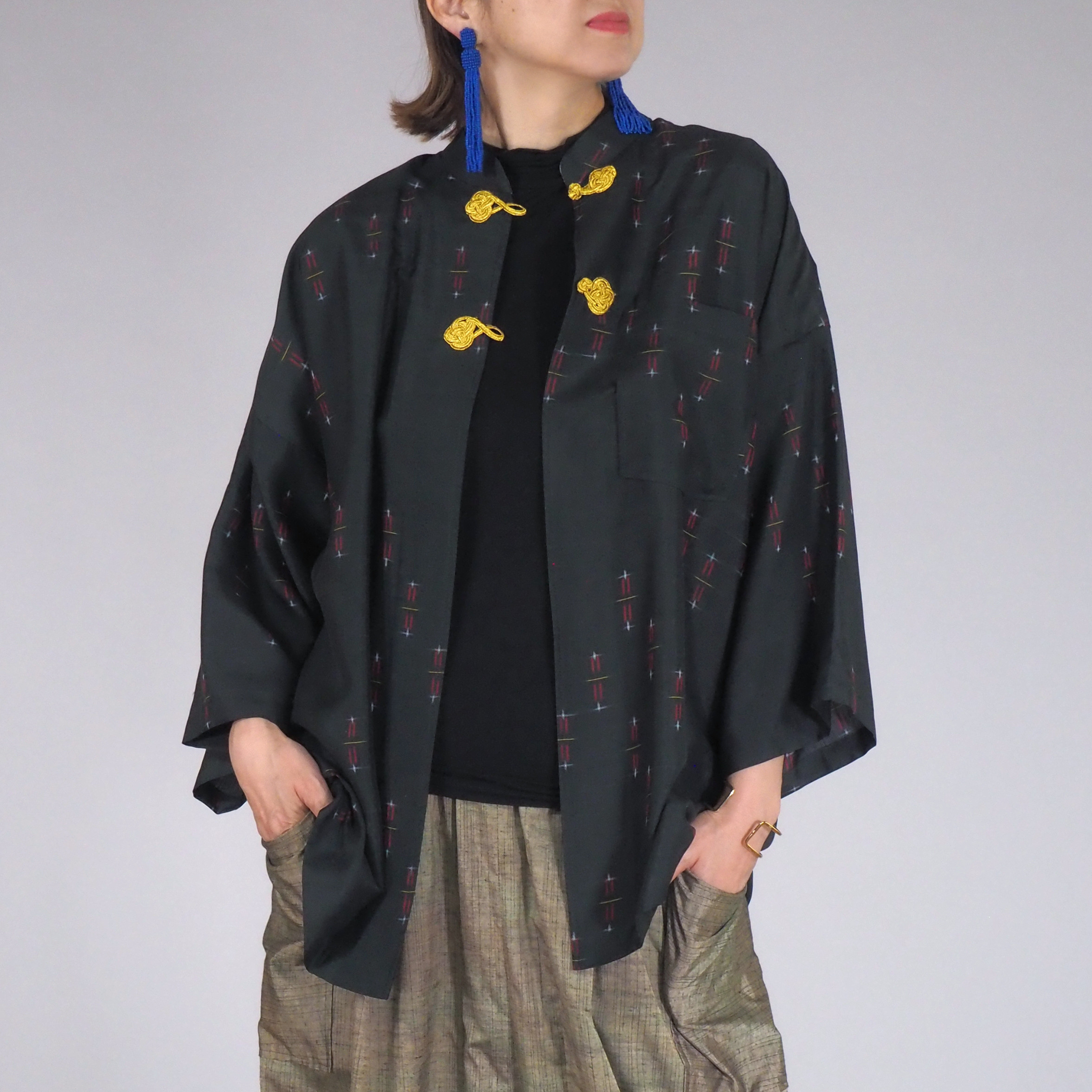 creema価格★着物リメイク 絹絣黒五分袖カーディガン チャイナボタン スタンドカラー アンティーク