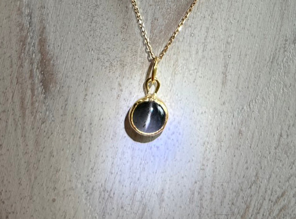 K24純金 スキャポライト・キャッツアイ◇ペンダントトップ 2枚目の画像