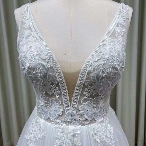 チュール ウェディングドレス Vネック レース 背中Vカット ドレス