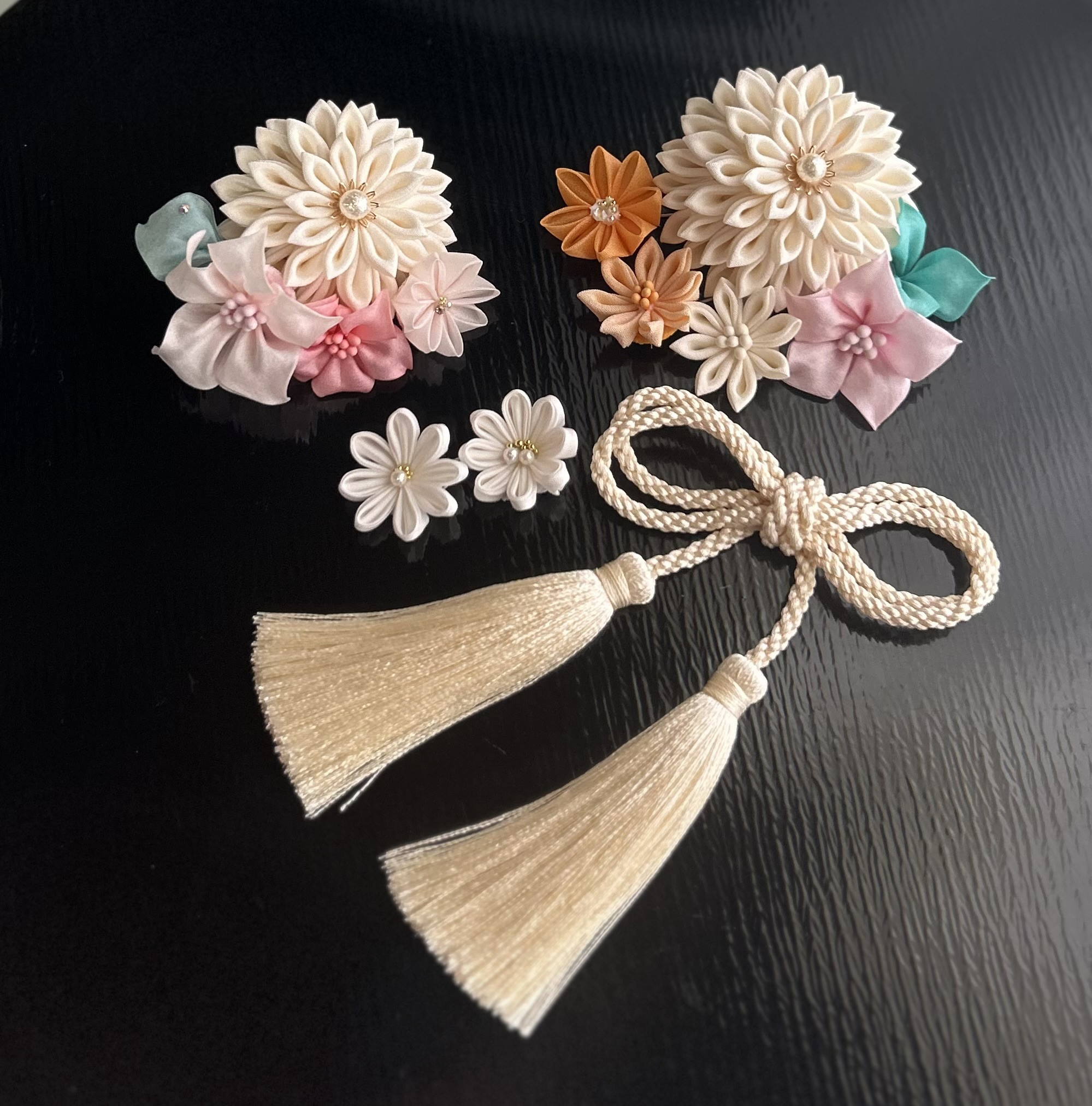 【即日発送】つまみ細工　成人式髪飾り（オフホワイト）