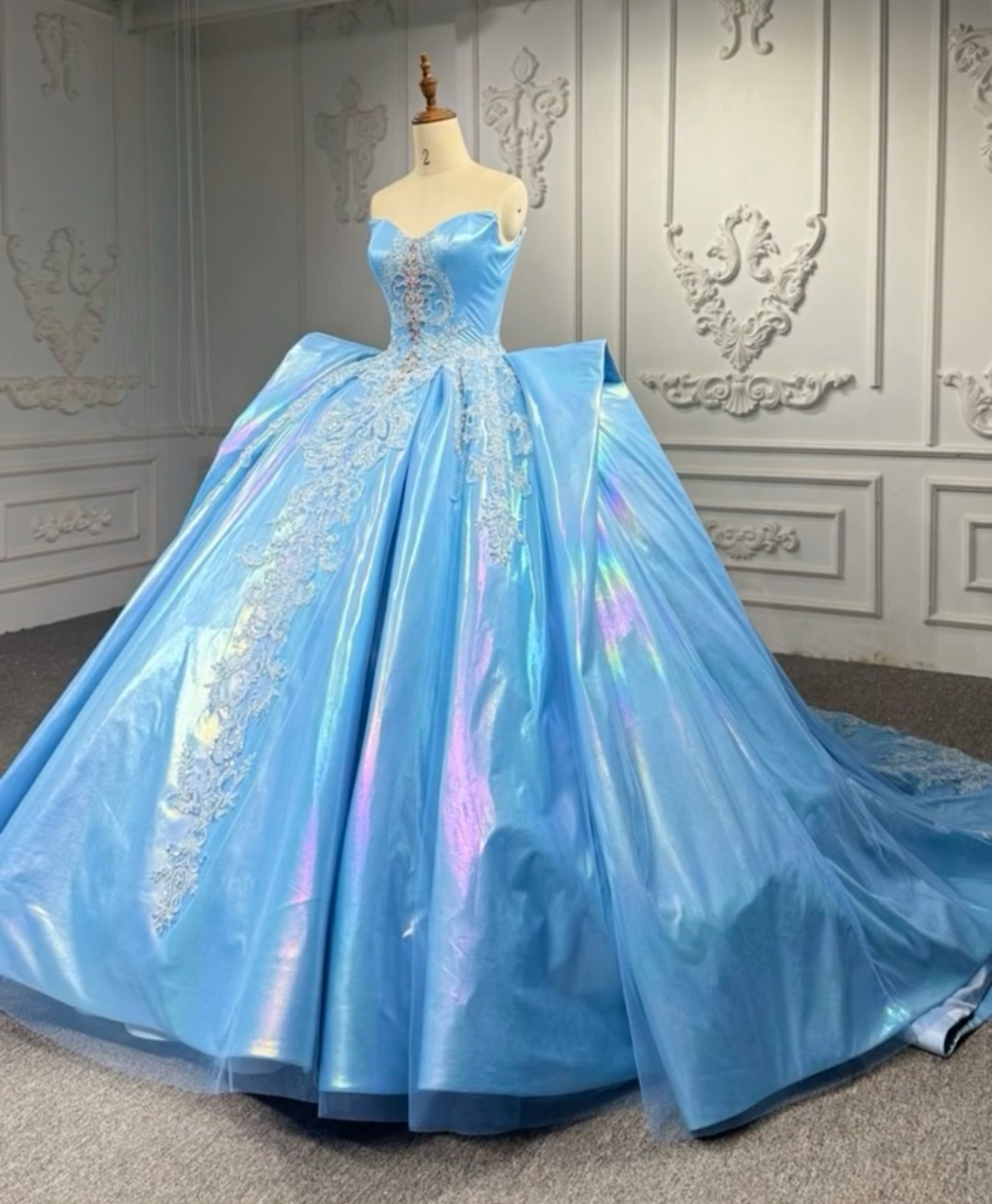 高級感溢れる　ブルー光沢感　フランスレース刺繍　ロングトレーン　サイズオーダー可能本命ドレス制作　美品発表会演奏会前撮り