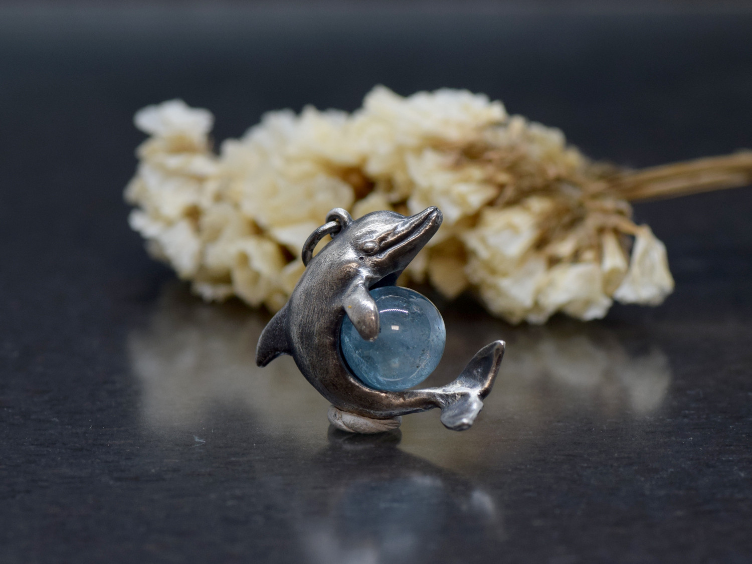 限定1点　イルカ玉ペンダント　ブルートパーズ　革ひもネックレス付き