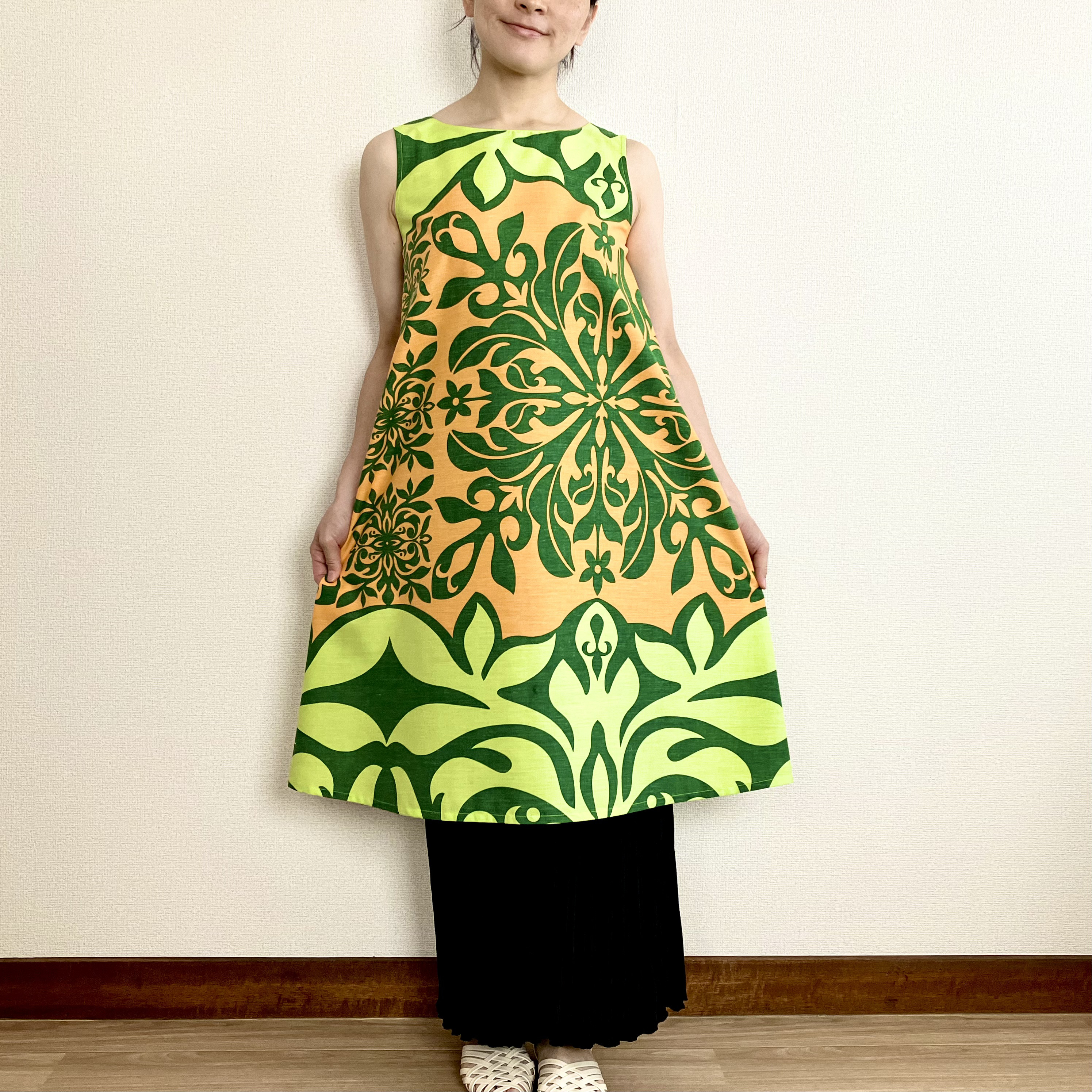 《新作》【ハワイアンファブリック】ハワイアンキルトモチーフのフレアワンピース【S~3L】オレンジ×グリーン