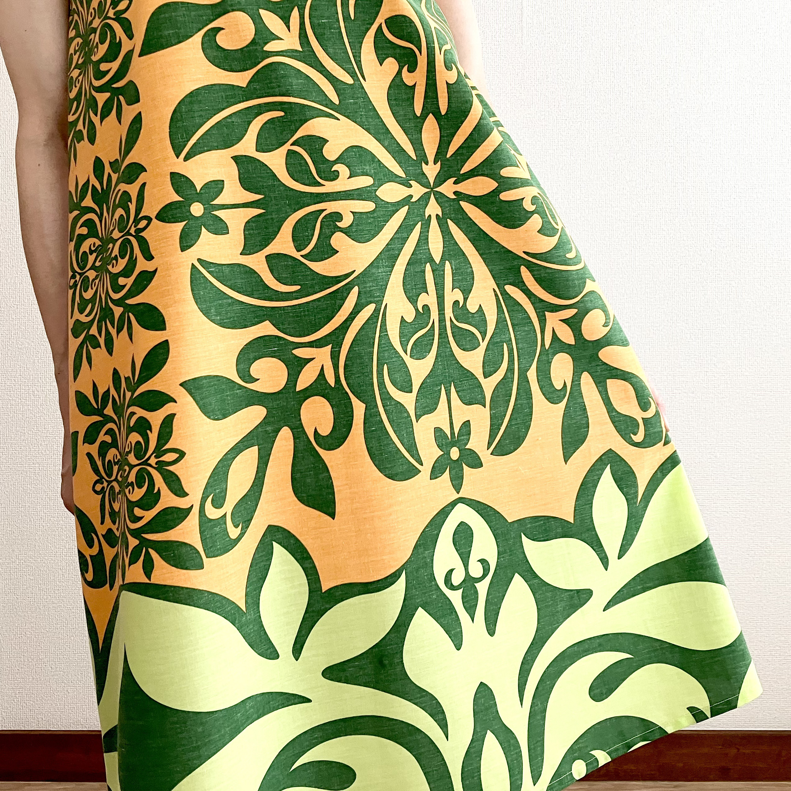 《新作》【ハワイアンファブリック】ハワイアンキルトモチーフのフレアワンピース【S~3L】オレンジ×グリーン