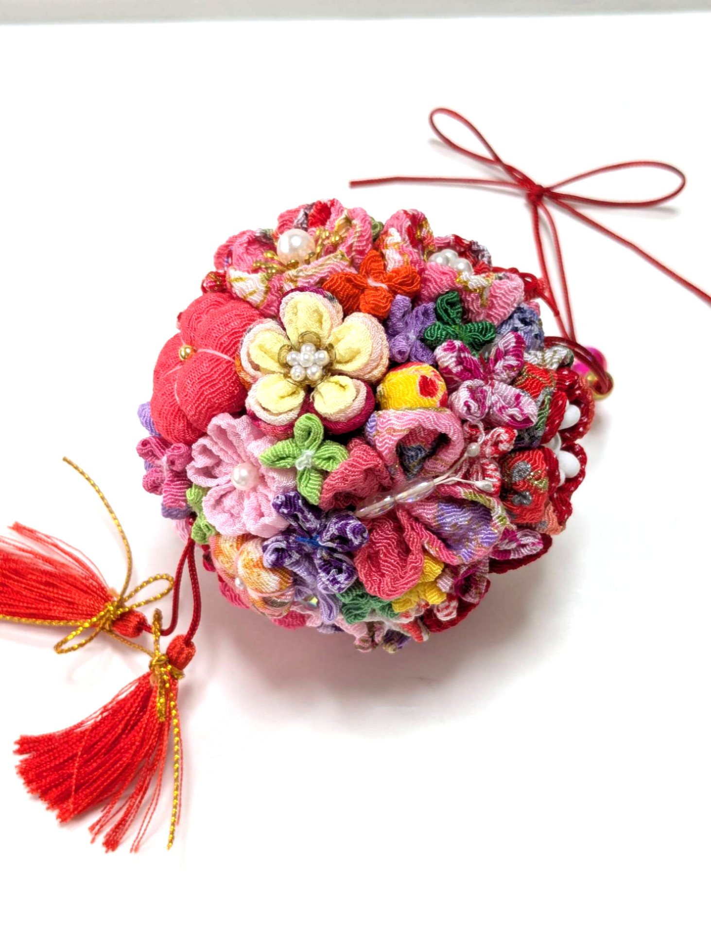ちりめん細工の花くす玉　 直径7cm　ディスプレイや七五三撮影用にも