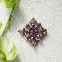 【限定１点】紫の煌めきビーズブローチ（アメジストカラー／古希祝いにも） 3枚目の画像