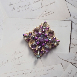 【限定１点】紫の煌めきビーズブローチ（アメジストカラー／古希祝いにも） 1枚目の画像