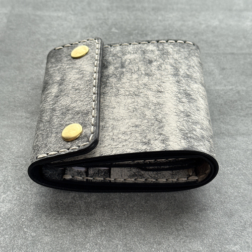 3つ折りウォレット】本革ハーフウォレット マルゴーフォグ ネロ